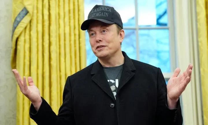 马斯克表示可以不买特斯拉但不必纵火烧毁它，呼吁左翼别再疯狂了。
特朗普发文说任何