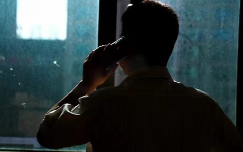 汉奸内鬼将洲际导弹绝密文件贱卖，换得一块劳力士金表和两万美元，三年后被执行死刑