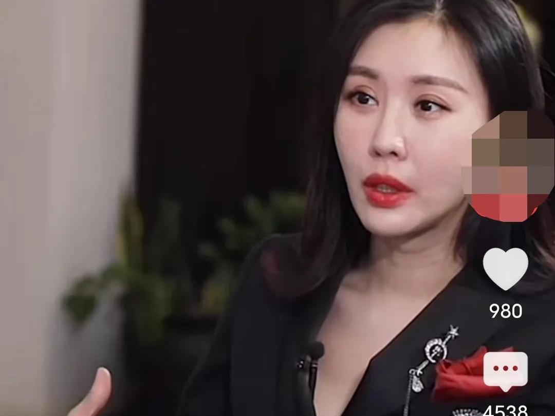 田朴珺说：“如果男人束缚我，不让我做我想做的事，哪怕他给我座金山，我也不会要！因