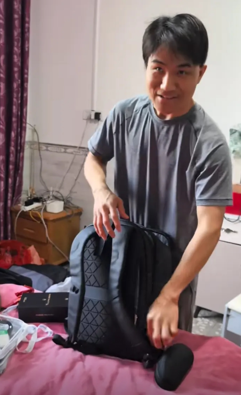 苏伢子今天要去南昌看眼睛了。

感觉他的流量很少啊，难道大家都是嫌贫爱富的人吗？