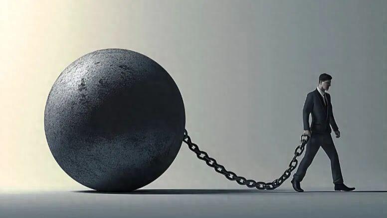 黄建军“荣归”成都银行后收到首单大额罚单，面临压力山大