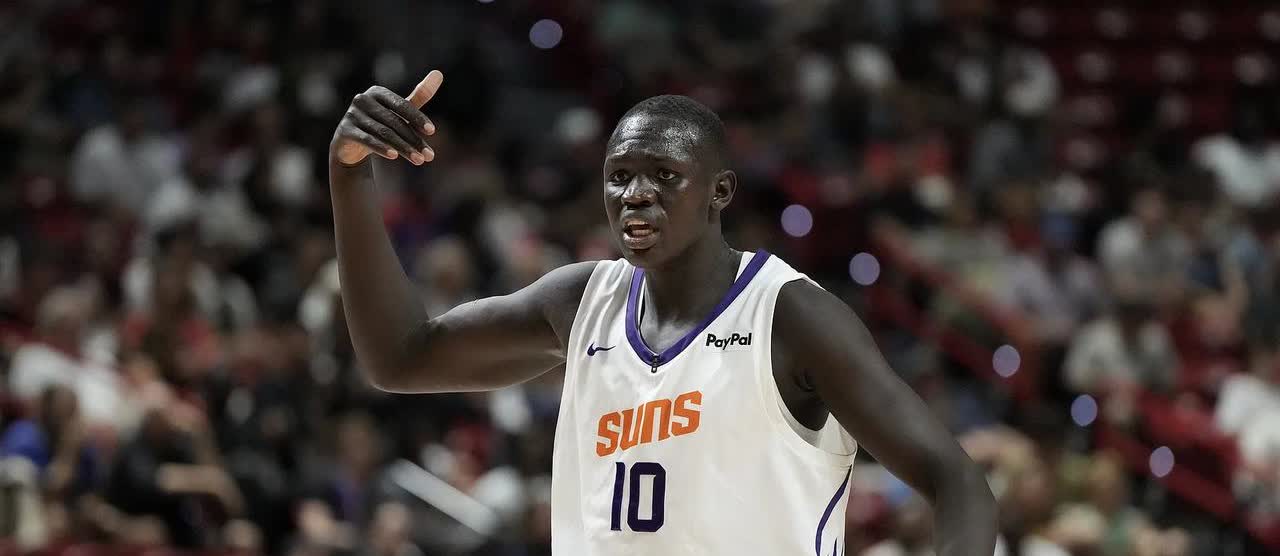 太阳选马鲁阿奇赚大了！进攻端虽然很粗糙，但是他在防守端的威慑力太强了。
夏季联