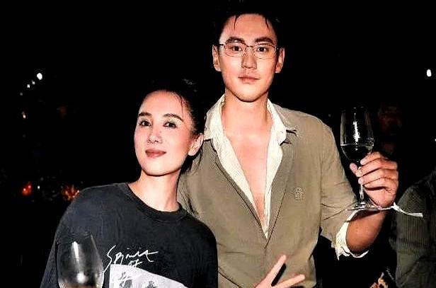 查了下宋佳老公，发现90%中国女人都配不上。
但你知道吗？
他的事业成就更让人服