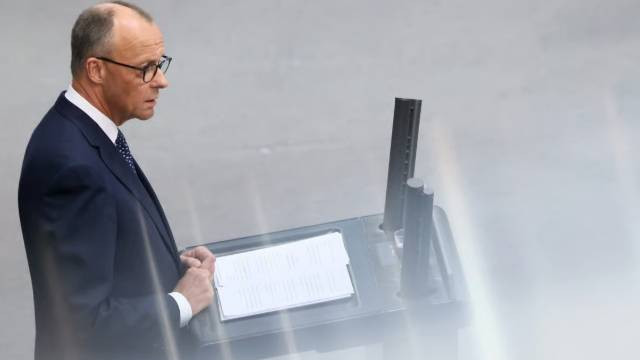 默茨首秀对华释放双重信号：合作与去风险并存，德国经济面临十字路口