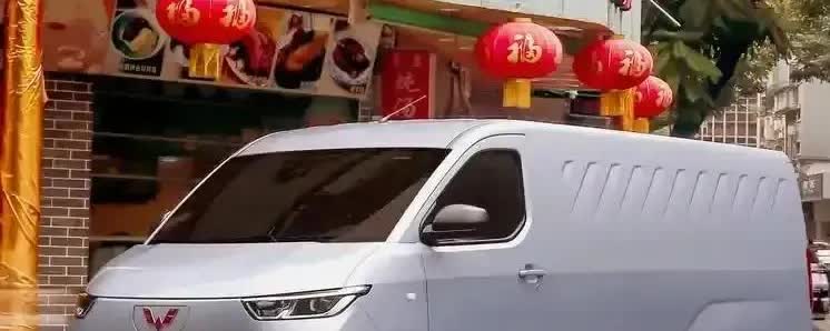 看看2025年，多家车企设定的销量蓝图谁能完成：
比亚迪——冲刺550万辆大关