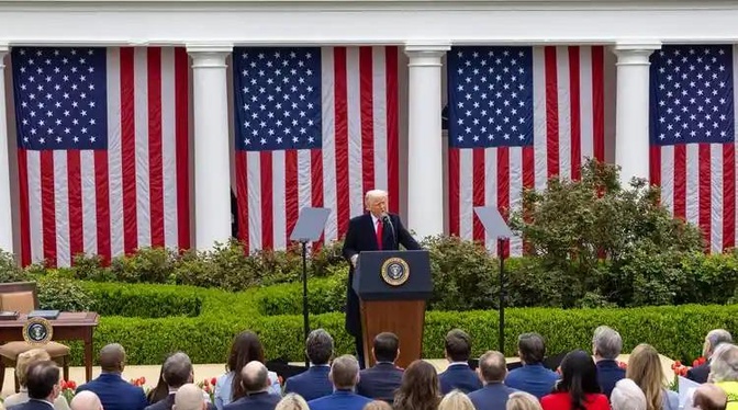 美国无论多强大，但是它始终是个“合众国”，苏联无论多强大，但它始终是“联盟国”。