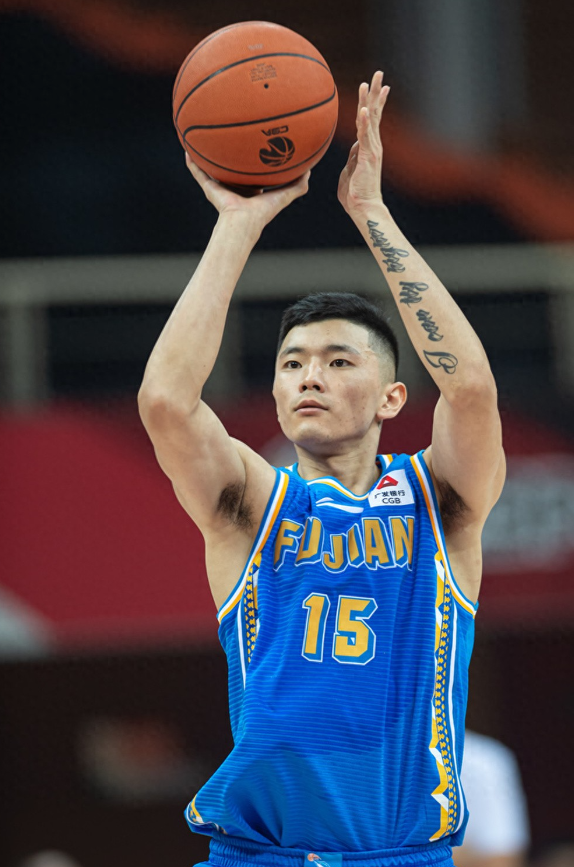 新黄河记者从山东高速男篮获悉，球队最近正在与福建队的陈林坚联系，他近期将抵达济南