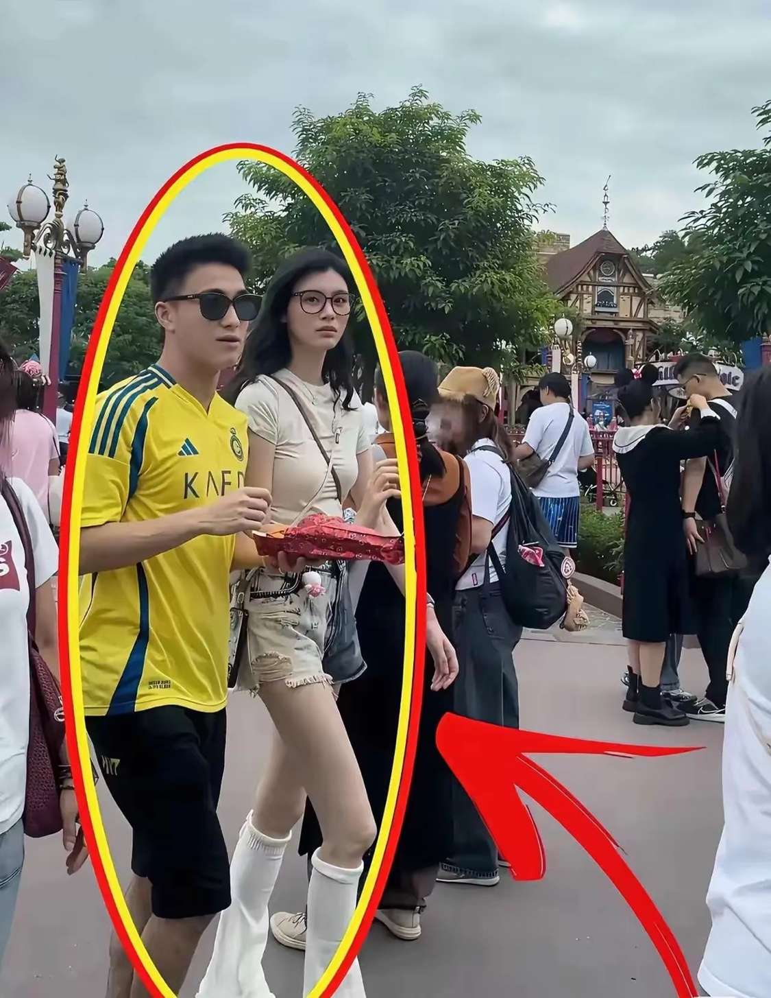 一样高为啥女生腿更长？