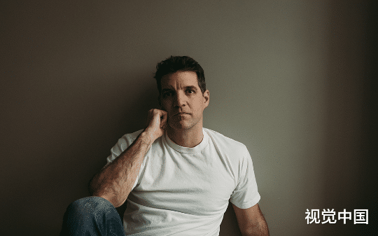 女儿总说亲家公清正端庄，拉踩我爱占小便宜，于是我拿回退休金大方摆烂，她和女婿一家却傻眼了