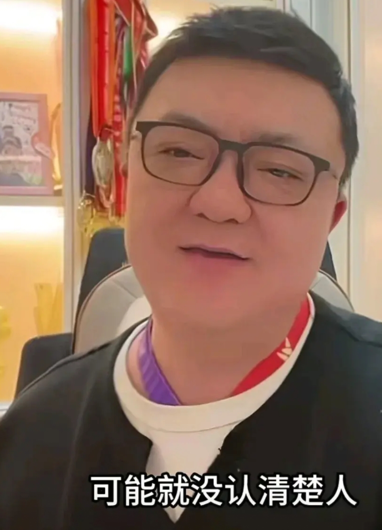 董路说的没错，输给沙特的这场比赛，教练伊万可能有些迷茫，对于中场的几个球员，他可