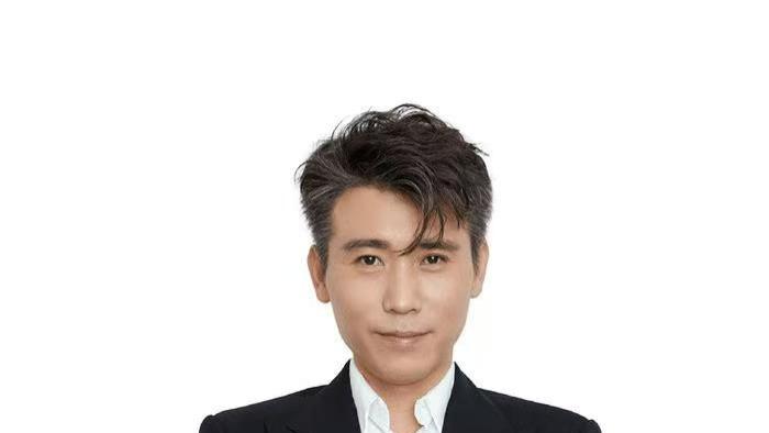 《棋士》宣传现场：李乃文一支笔 “变” 于和伟，逗乐全场