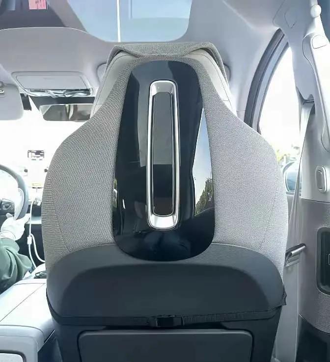 网友：这是啥车？座椅看起来有点帅啊。。。