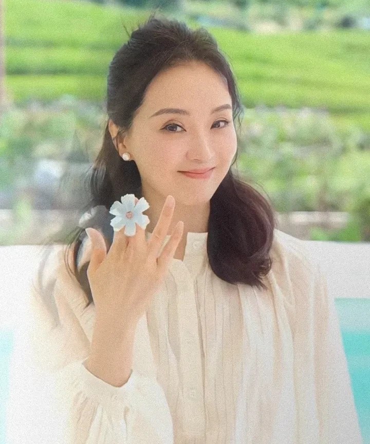 事出反常必有妖！

王艳家别墅拍卖11.2亿，

2次直播9小时带货30