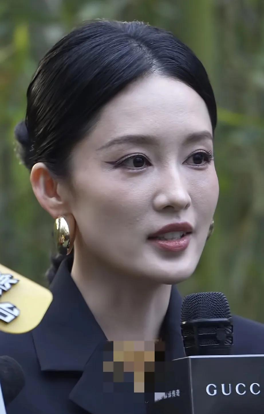 奇怪，为什么李沁就是爆红不了呢？她长相宜古宜今，气质温婉典雅，演技也好，但就是达