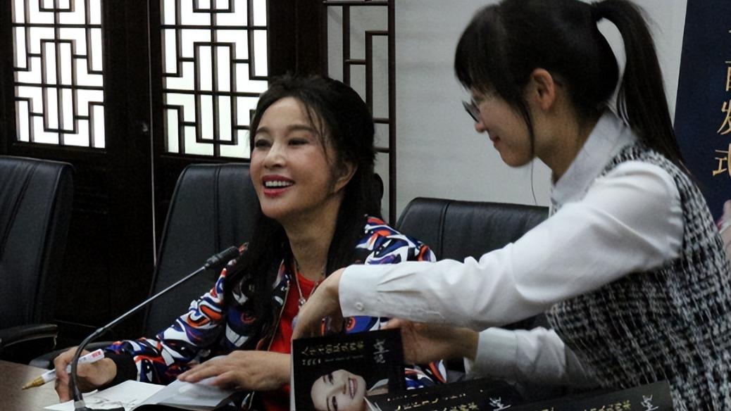 刘晓庆，这个曾经风光无限的名字，最近却陷入了前所未有的困境