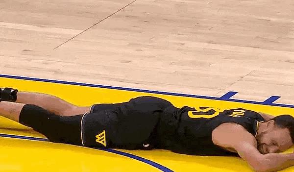 库里恢复神速啊
据ESPN报道，库里正前往迈阿密与勇士会合，能否出战明天对阵热火