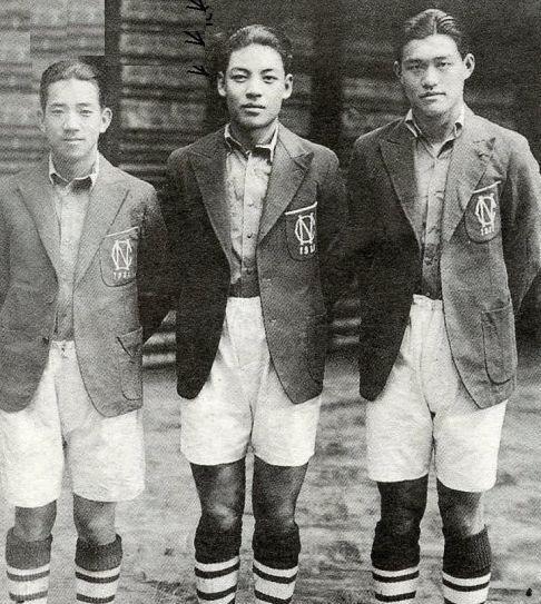 1939年，日军飞行员跳伞后，还用手枪打死了一名船工，我军战士大怒，将他击毙后，