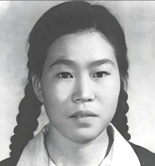 1972年春天，彭德怀病重，侄女彭梅魁辗转找到浦安修，低声提出一个请求：写封信，