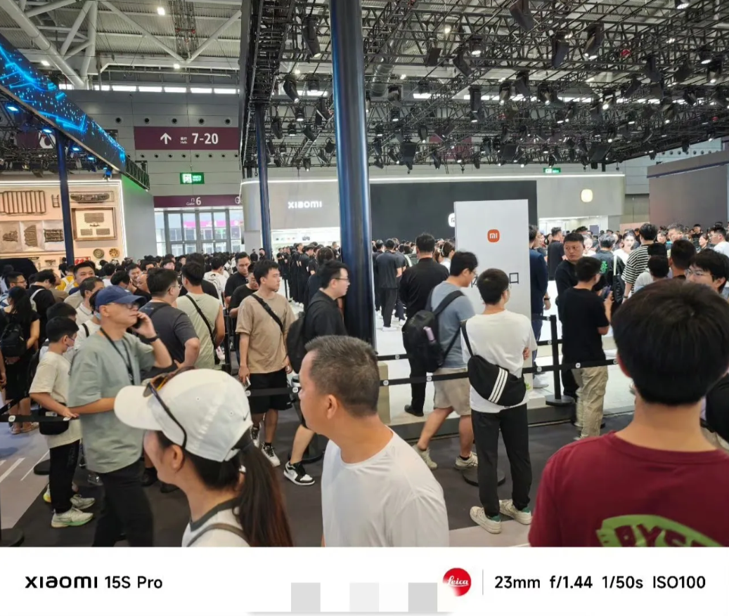 粤港澳大湾区车展小米毫无疑问依旧是今年的流量排面担当!

大家可以看一下车展第一