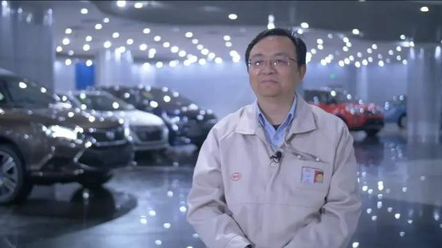 王传福赢“麻了”，比亚迪销量下滑被上汽反超，却做了几件大事！