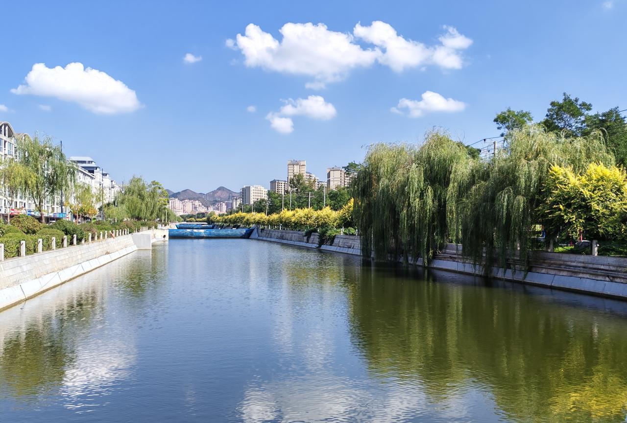 十一长假8天，是头一回。出去旅游，到处人多，到处都堵，但可以放松身心。待在家里，