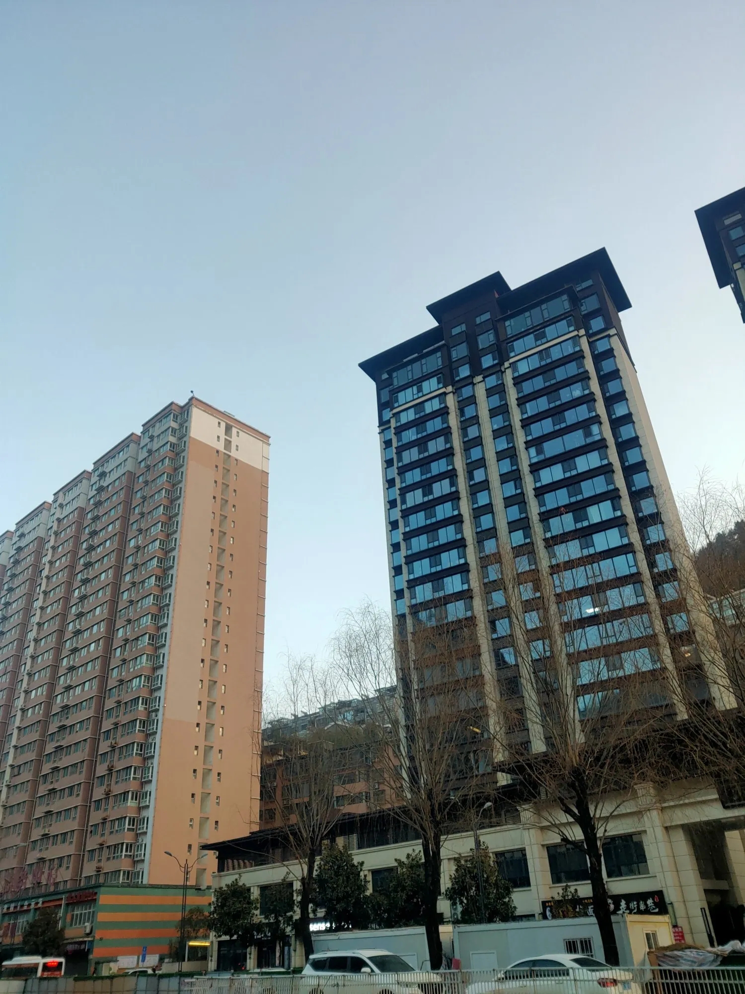 私家车年检必备材料

年检前记得备齐：送检人身份证、车辆三角警示牌、送检车辆行驶