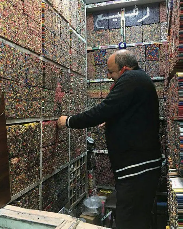 伊朗德黑兰，有一家铅笔店。
