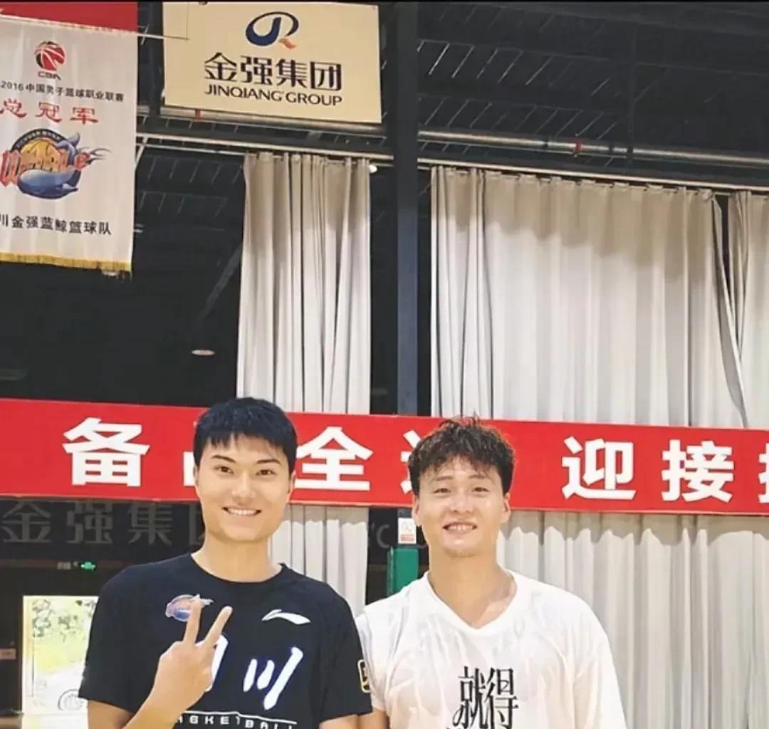 赵睿在四川男篮训练。
据广东媒体人透露：赵睿近期离开了东莞，如今人已在四川男篮，