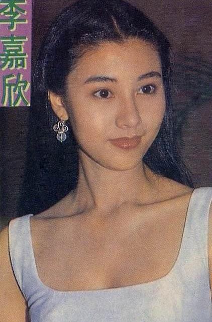 李嘉欣最新照片曝光，网友炸了：美女也会老啊！
哎呦，大家看看，最近网上曝光了一组