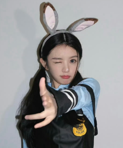 家人们谁懂啊!偶然间刷到田曦薇早期cos《疯狂动物城》的兔子警官朱迪，简直被她的