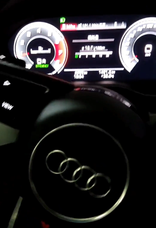 兄弟们，你们打了转向灯左转右转方向盘会有疙瘩一声异响吗？不打转向灯转向就没有异响