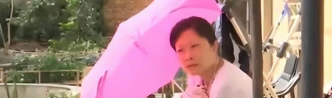 残疾男子独自赡养父母20年，为还外债卖掉老房子，谁料母亲偷偷给其他3个儿女打电话