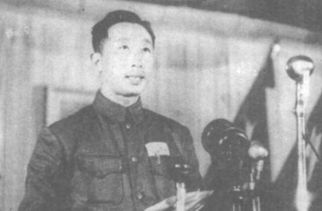 1924年，张作霖8岁的儿子张学思在学校被老师打了十下手板，张学思哭喊着“我爸是