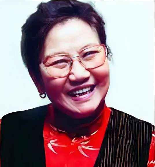 2000年，快咽气的赵丽蓉在家人的帮助下穿好寿衣，立好遗嘱，嘱咐儿孙们：“我就是