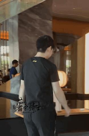 干饭干饭，对于打工人来说，最愉快的莫过于去吃美食[泪奔]wtt横滨冠军赛国乒目前