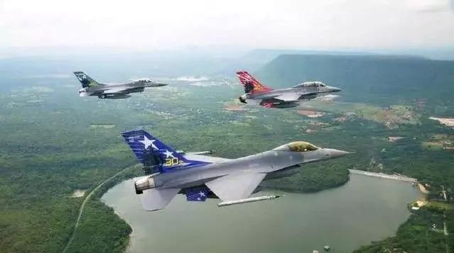 中国导弹停火前10分钟瞄准F-16，柬埔寨距离重大战果最近一次。
泰国和柬埔寨停