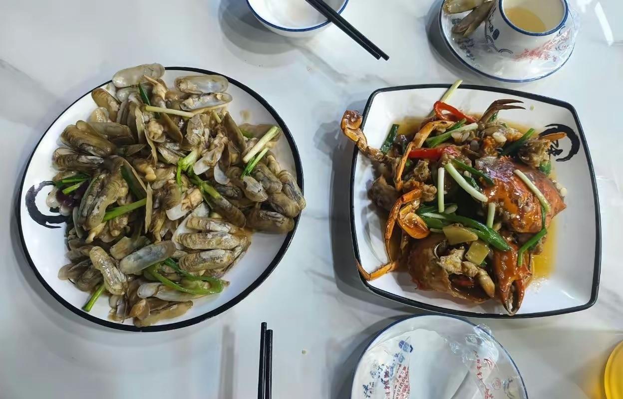 2道菜收661元，商家主动退400，他真的太狡猾了，又一次稳赚不赔！道理很简单：