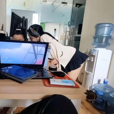 上一天班非常渴了，接一杯水吧