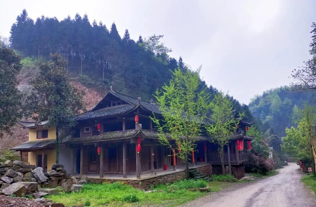 我要是退休了就回老家安化养老
首先它是我长大后最想待的地方，可以说是自己的梦想