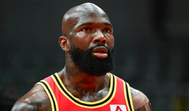 本赛季琼斯还没有得到cba球队的签约，说一他的年纪也比较大了，伤病也多，虽然此前