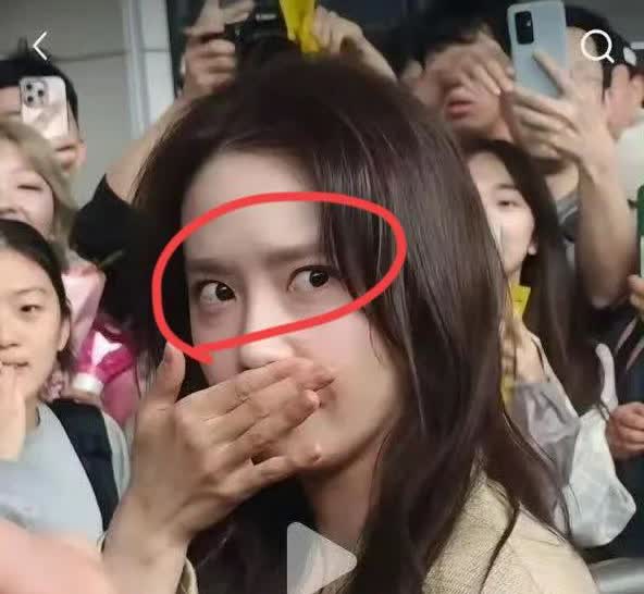 一觉醒来，上海内外皆陷入沉默。
韩国女星林允儿来沪出席活动。
现场突发严重状