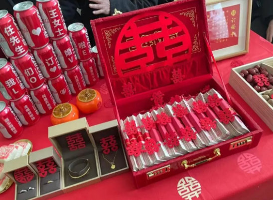 彩礼大作战！

 坐标江苏，目标西安。彩礼谈崩，我裂开了！ 男方家那儿2w意思意