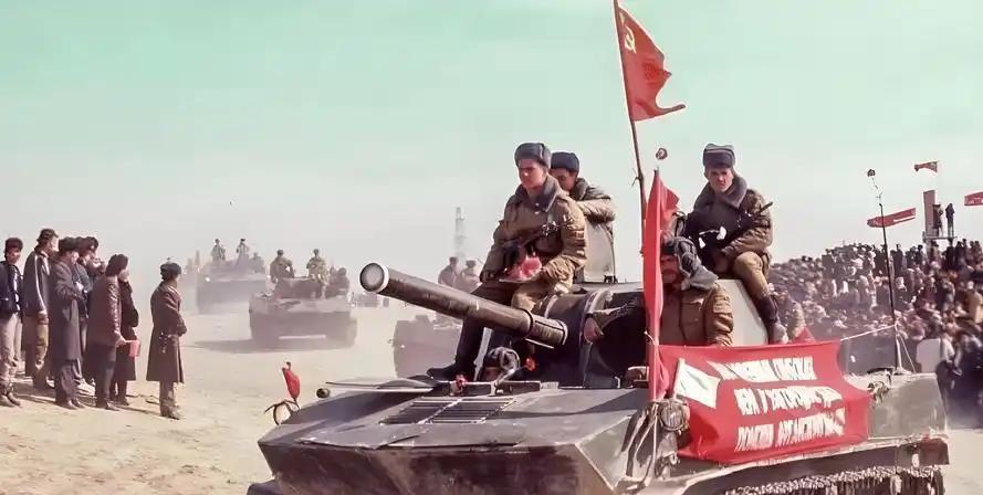 1979年12月27日，阿明在塔日别克宫设宴招待阿富汗人民民主党政治局成员和各部