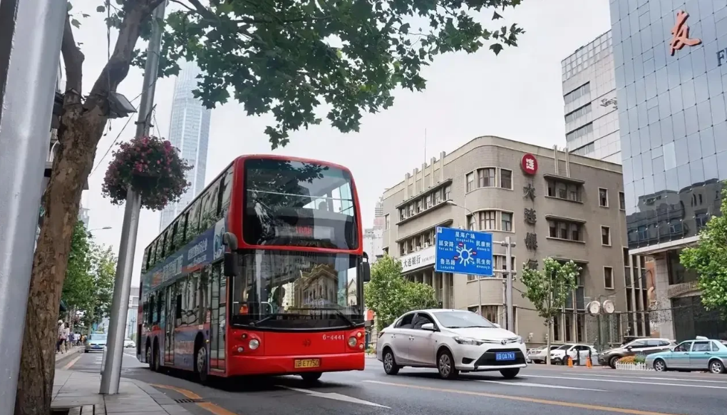不得不说，大连的老年人都太年轻了，根本看不出来多大岁数[捂脸]
昨天坐公交车，有