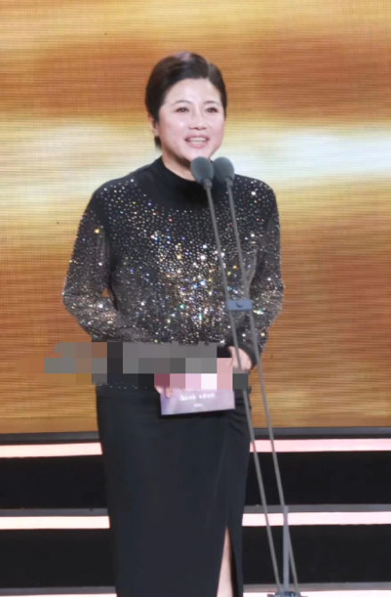 颜丙燕演技高超，长相端庄大气，特别喜欢她