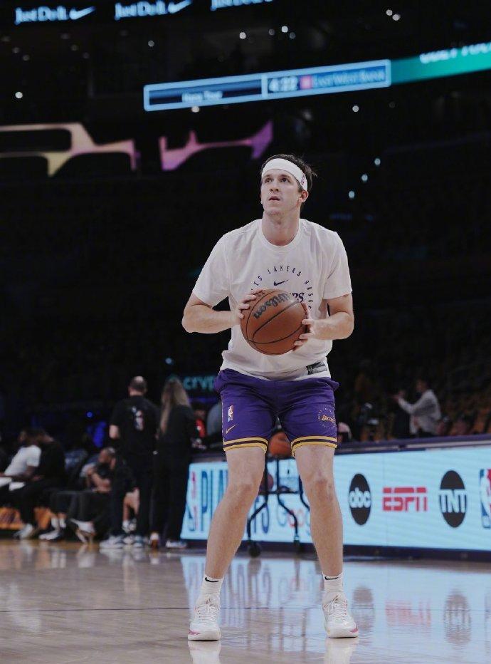 NBA：里夫斯预计会与湖人续约，只是预计。
美媒NBACentral更新社交媒体