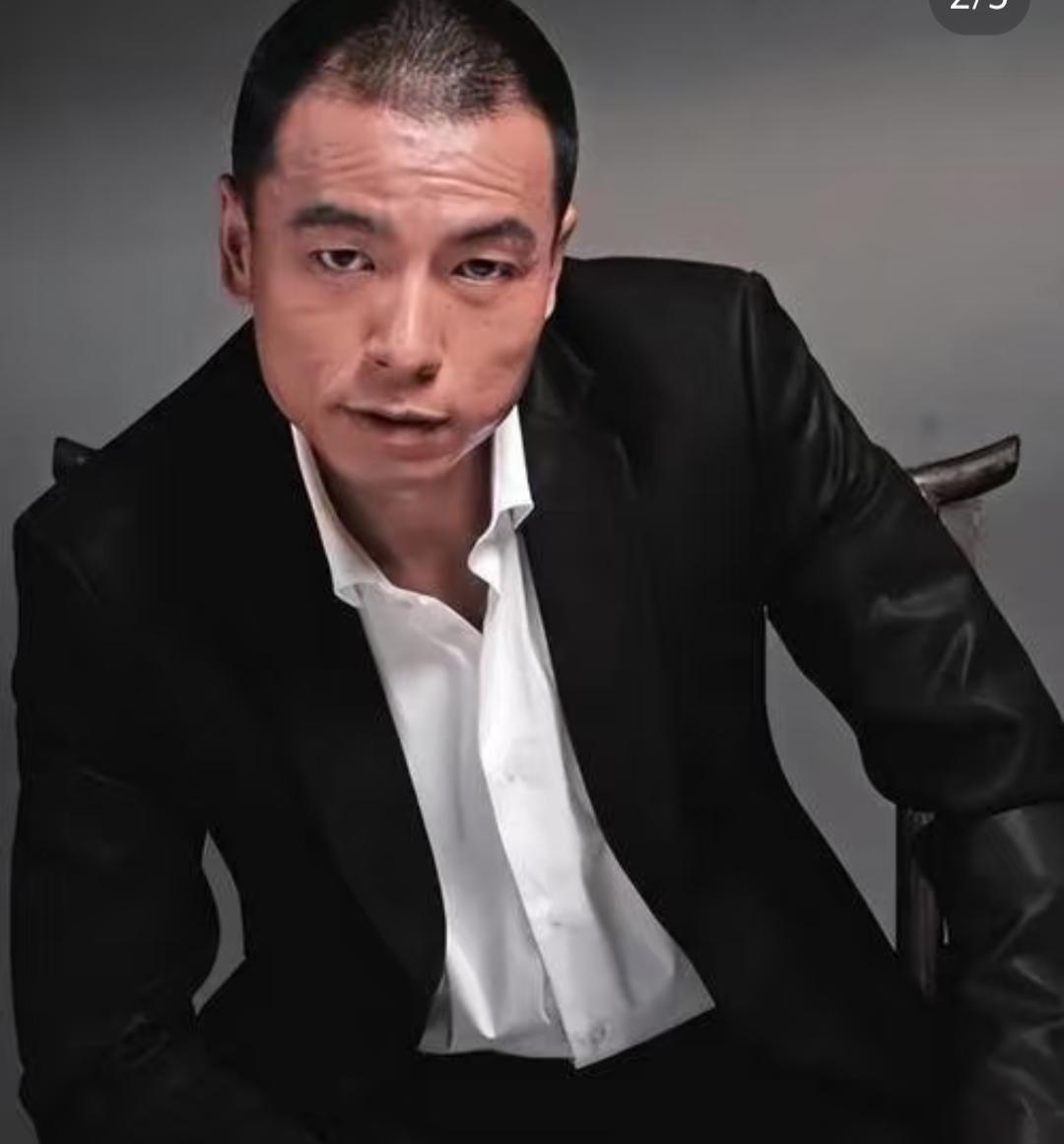 圈粉王挺！从刑警到荧幕硬汉，拍戏拼命、替父还债、顾家，这才是实力派标杆