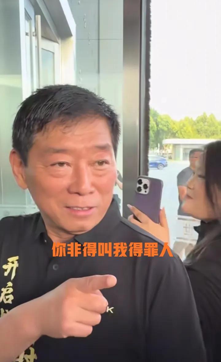 “理想i8撞大卡车的事您怎么看”？
有车友当众向长城汽车董事长魏建军提这个尖锐问