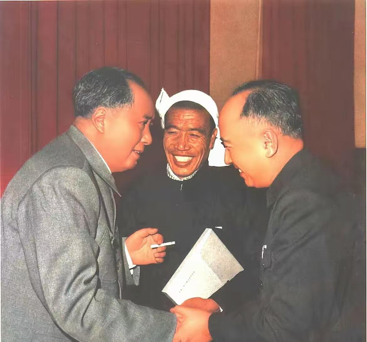 看过这张照片后，我感受到了什么才是崇高的追求？
不管是大国领袖，还是科学翘楚，亦