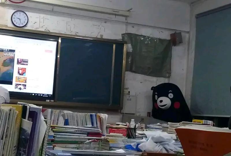 城里老师与农村老师评职称和工作区别[啤酒]城里老师学生多，教学任务重，会议多工作